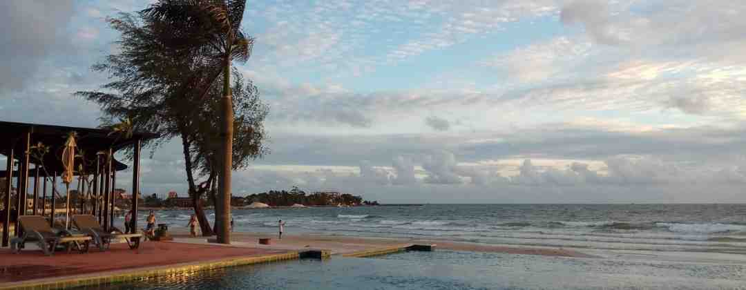 Holiday Palace Resort & Casino đặt ở một nơi thơ mộng