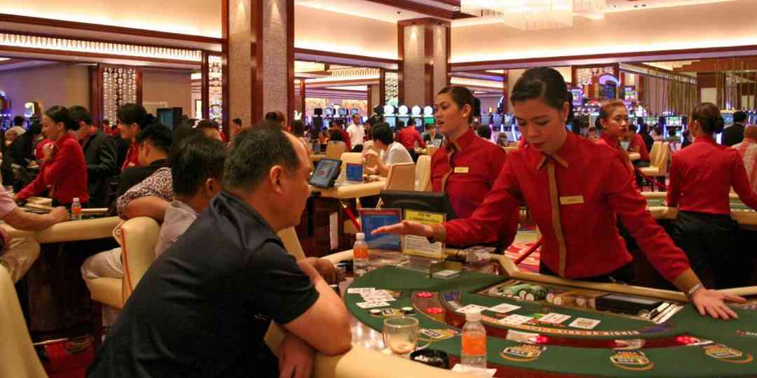 Người chơi trải nghiệm các trò chơi Koh Kong