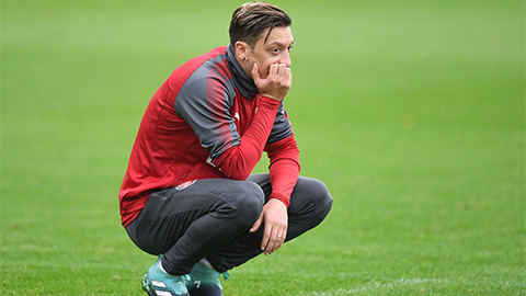 oezil-se-tro-lai-trong-tran-dau-giua-liverpool-vs-arsenal-1