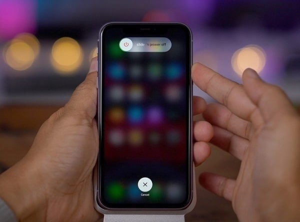 Khởi động lại điện thoại iPhone
