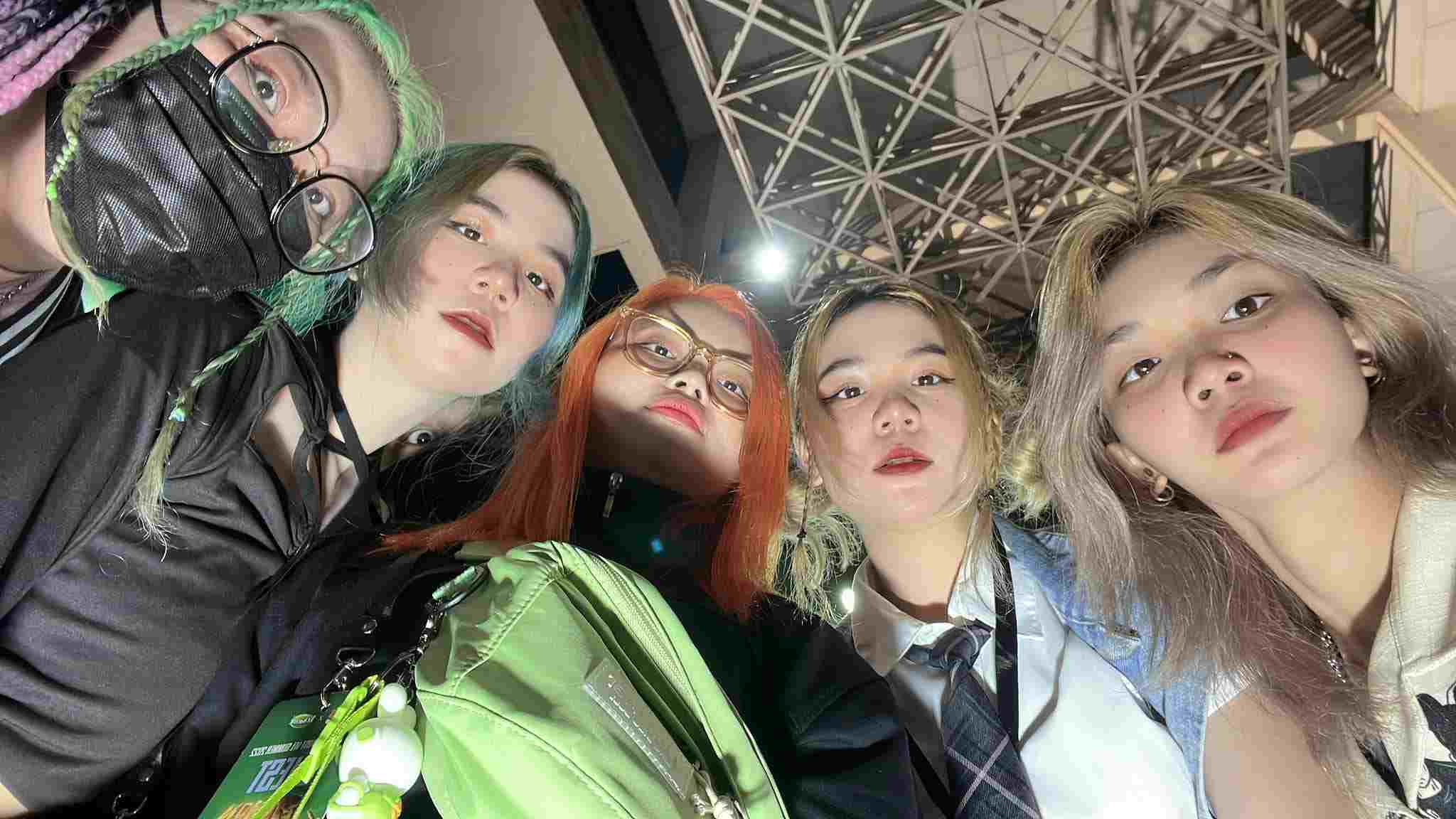 Chị Em Hero Team Ngoài Đời