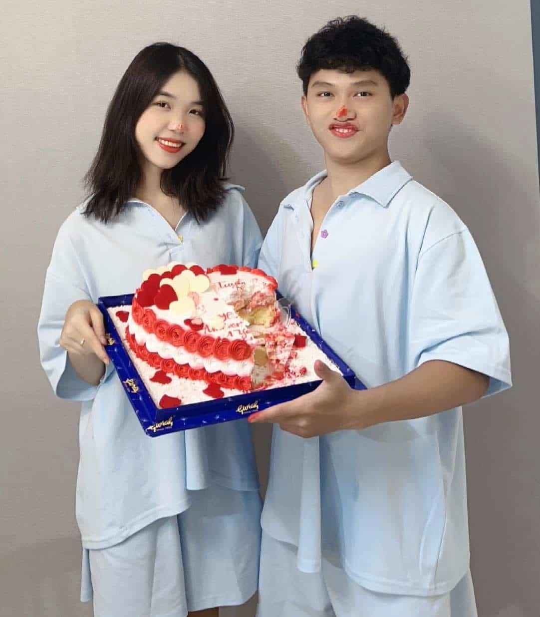 Share cho bạn hình cena ff và tuyền xu