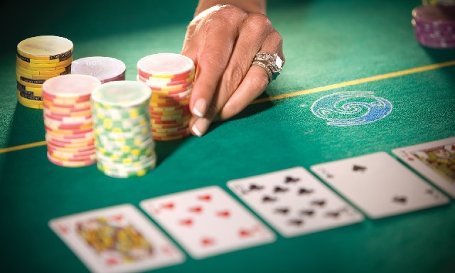 Thứ tự của một ván bài Poker đổi thưởng